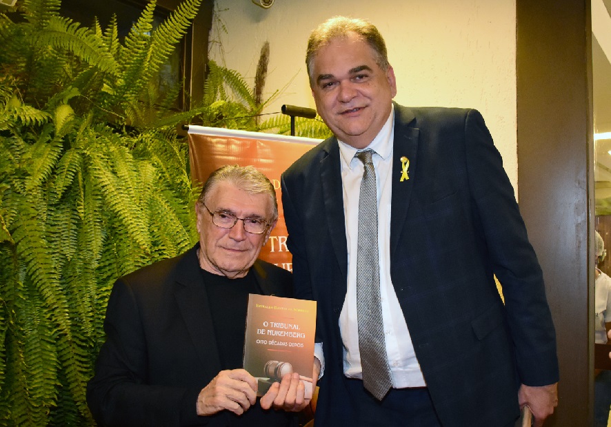 Everaldo Nóbrega lança obra sobre Nuremberg