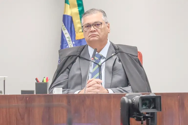 Dino pede vista e STF suspende julgamento sobre royalties do petróleo