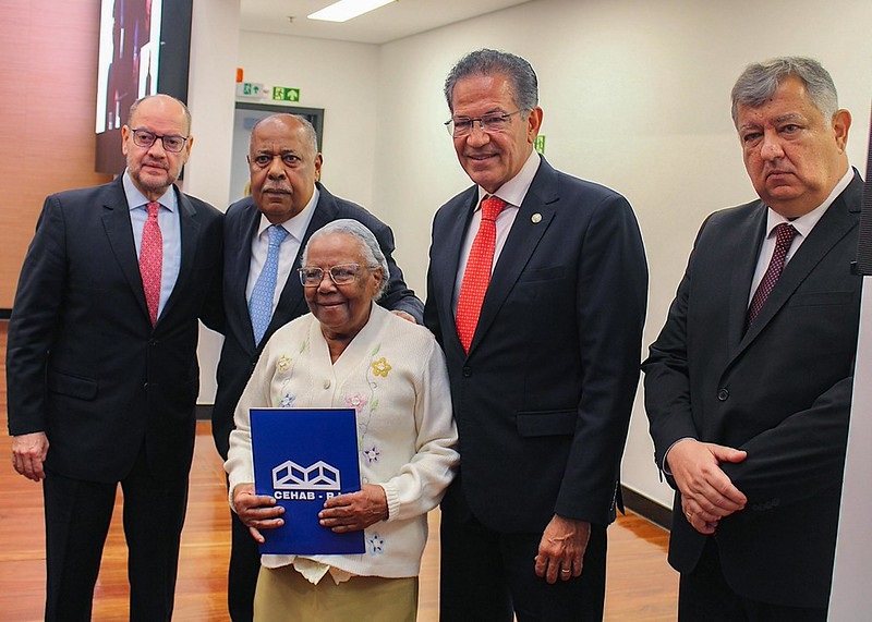 Solo Seguro — Favela: corregedor nacional entrega títulos de imóveis no Rio de Janeiro
