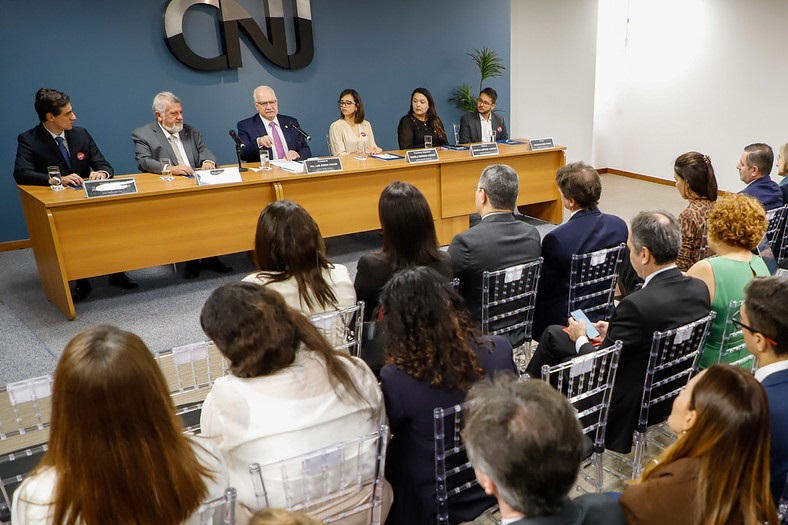 Ministro Fachin assina acordo com instituições financeiras para aperfeiçoar Sisbajud