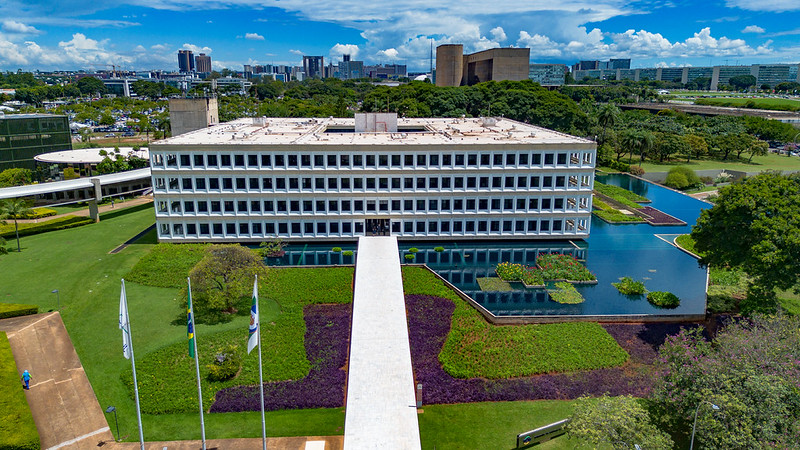 Decisão do TCU sobre teto constitucional fortalece gestão pública e valoriza funções estratégicas 