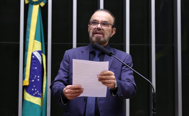Lincoln Portela quer política nacional de inclusão e letramento digital para pessoas idosas