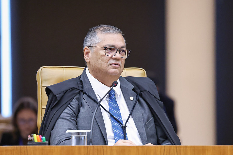 Flávio Dino pede informações sobre responsabilidades na execução de emendas parlamentares