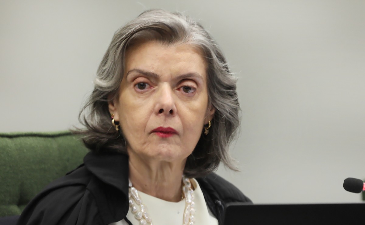 Profundamente Consternada - Ministra Cármen Lúcia afirma que STF provocou mal-estar cívico na população