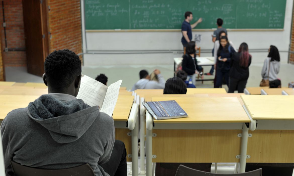 Supremo vai decidir se migrantes e refugiados têm direito a bolsas de estudo do ProUni  