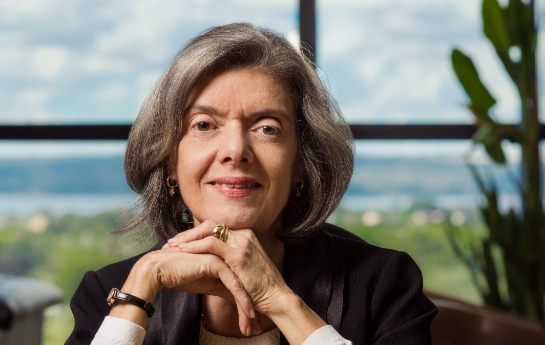 Cármen Lúcia pede cancelamento da repercussão geral sobre competência da Justiça do Trabalho em ação de servidores públicos 