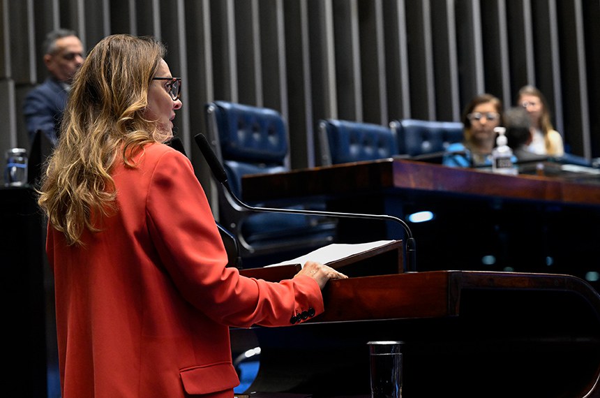 Senadora Leany Lemos propõe homenagem às cientistas brasileiras